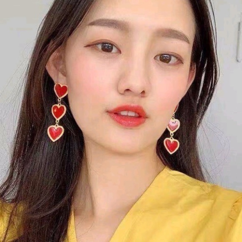 3/$30 💛 Long Heart Drop Earrings